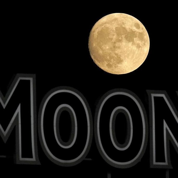 What time is it on moon? Europe pushing for lunar time zone